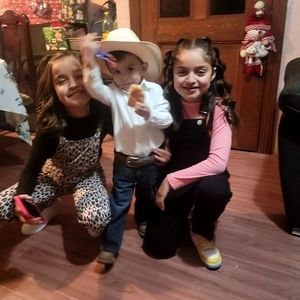 Meet your Posher, Monica